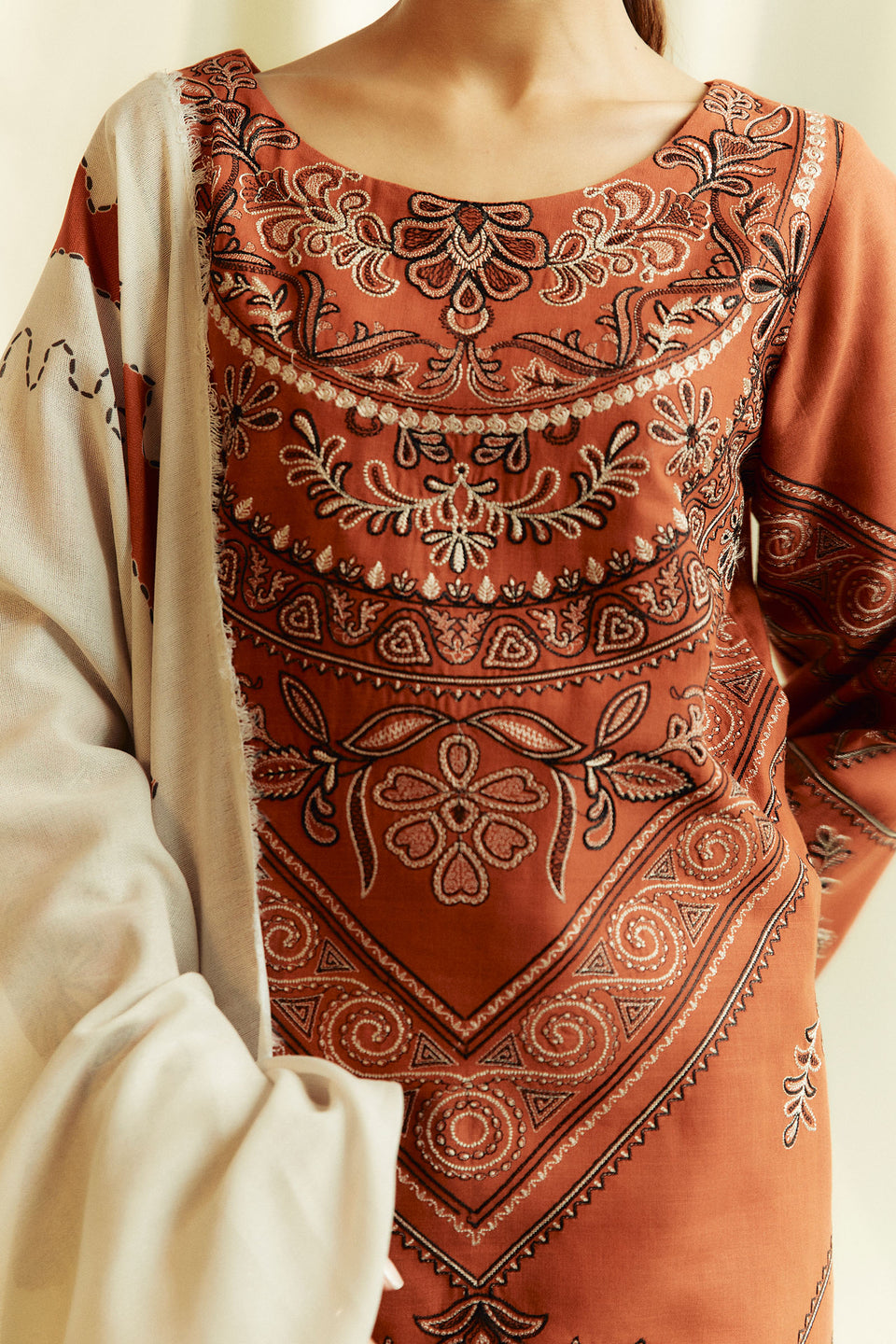 ZS 2555B-3 Piece Unstitched Heavy Embroidered Lawn Suit ( Fine Printed Polly Lawn Dupatta )